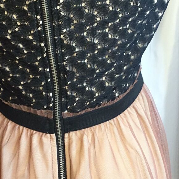 Sleeveless dress by SPEECHLESS lace top, tule skrt - Picture 12 of 15